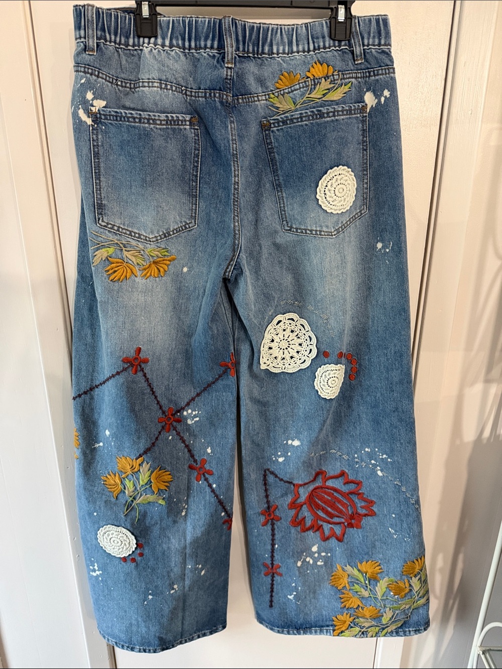 Embroidered Blue Denim Wide-Leg Jeans with Floral Appliqué - Picture 3 of 6